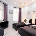 New Spacious At Superb Location شقة بودابست