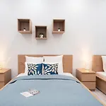 New Spacious At Superb Location شقة