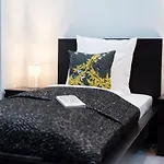 شقة New Spacious At Superb Location *