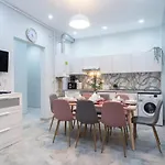 New Spacious At Superb Location شقة *