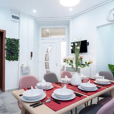 New Spacious At Superb Location Διαμέρισμα *