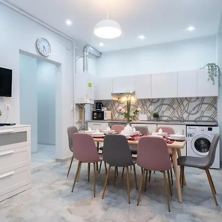 New Spacious At Superb Location Διαμέρισμα *