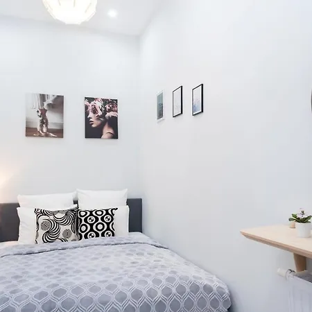 New Spacious At Superb Location Apartman *