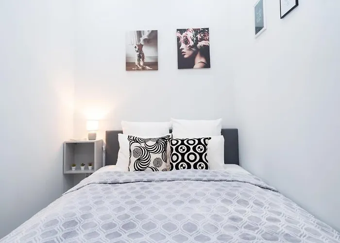 New Spacious At Superb Location Apartament *