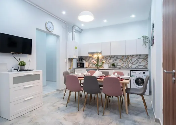 New Spacious At Superb Location Apartament *