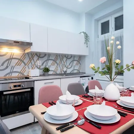 New Spacious At Superb Location Budapest